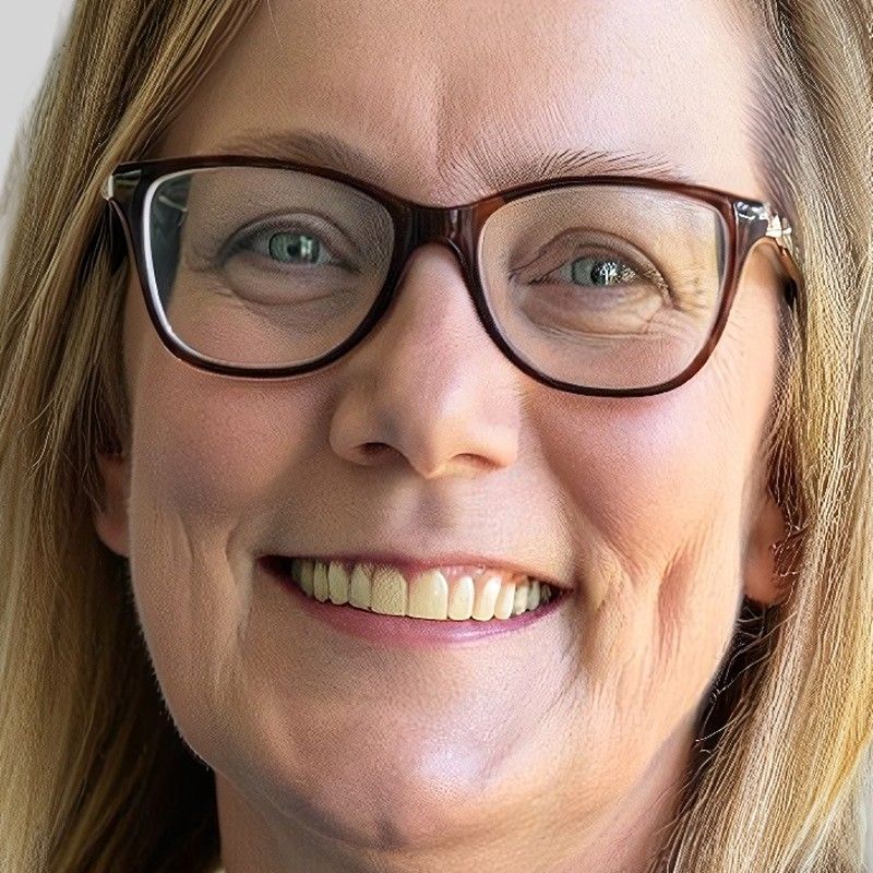 Portrait of Rhonda Bischoff